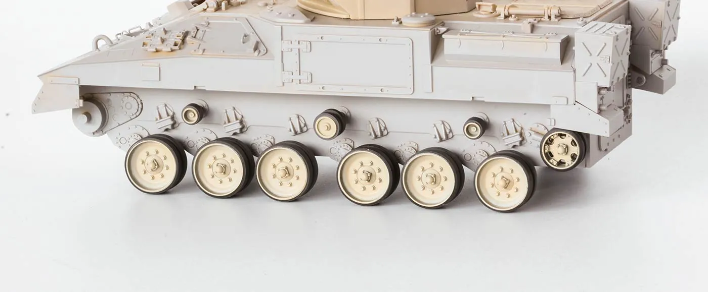 Rossagraph QuickWheel QW-153 målarmask Warrior MCV 1:35