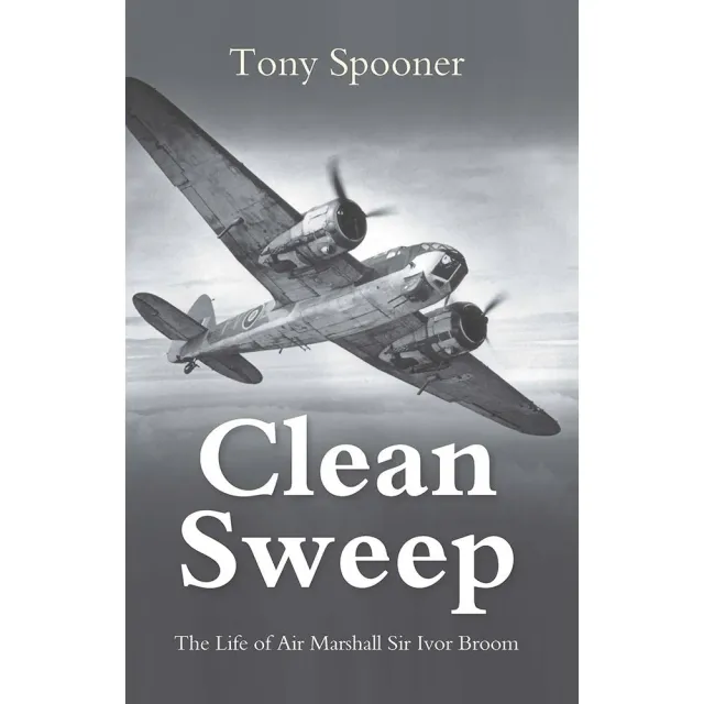 Clean Sweep bok RAF-biografi Canberra-pilot