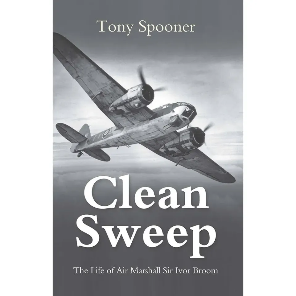 Clean Sweep bok RAF-biografi Canberra-pilot
