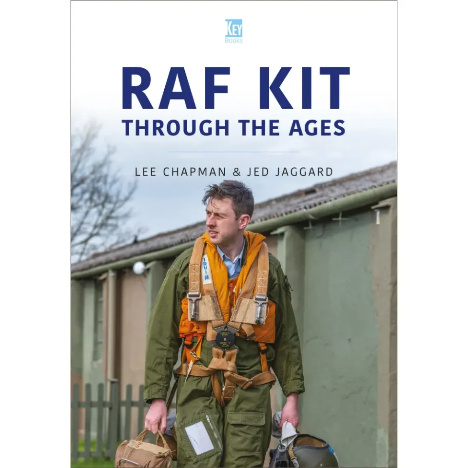 RAF Kit Through the Ages bok 96 sidor pilotutrustning